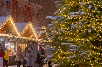 Увлекательная рождественская ярмарка, которая состоится с 28 декабря по 8 января на площади Кирова!