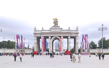 Компания ИДиС-Тур поздравляет Москву и жителей столицы с 876-летием!