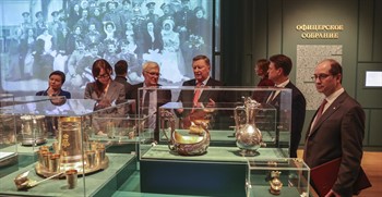 В Государственном историческом музее открылась выставка «Сокровища полковых музеев»