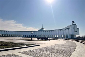 Школьный тур по Москве: Символы побед и мирного будущего