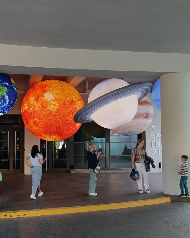 Входная группа в Московский Планетарий